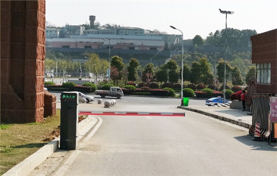 校園行車管理系統(tǒng)