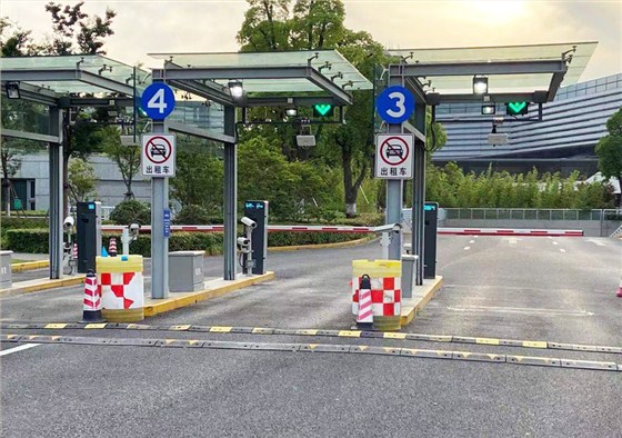 德亞虹橋機(jī)場(chǎng)停車場(chǎng)道閘案例