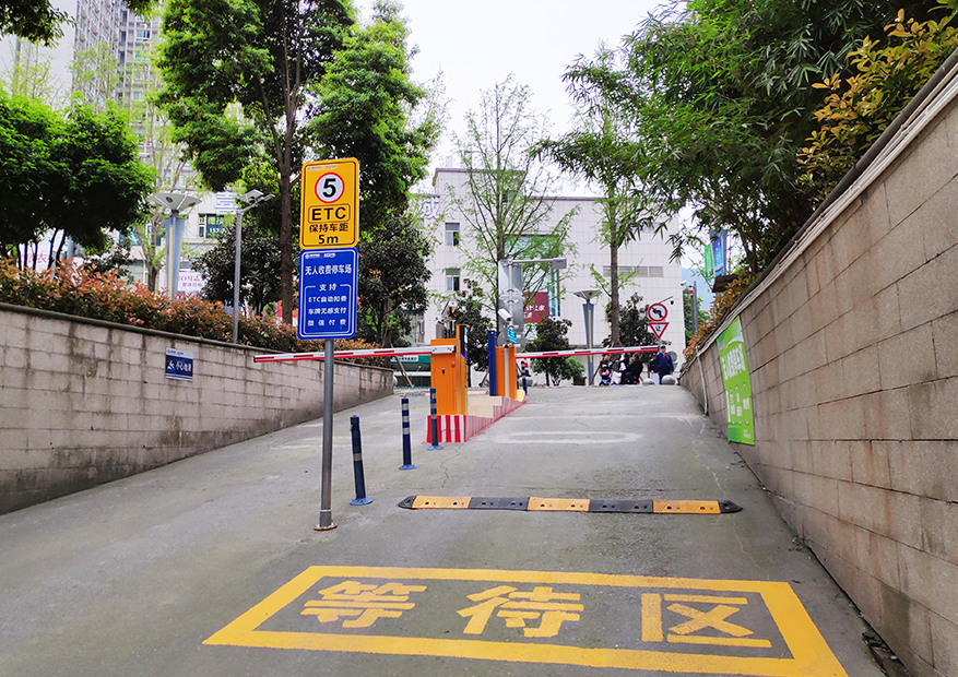德亞重慶海宇物業(yè)停車場(chǎng)道閘