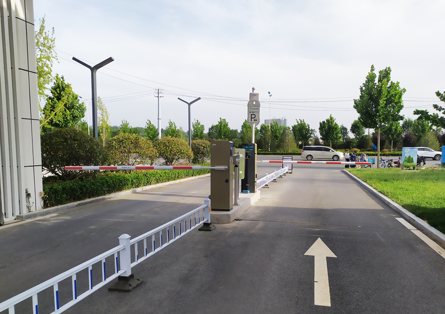 濟(jì)南質(zhì)子醫(yī)院電動道閘