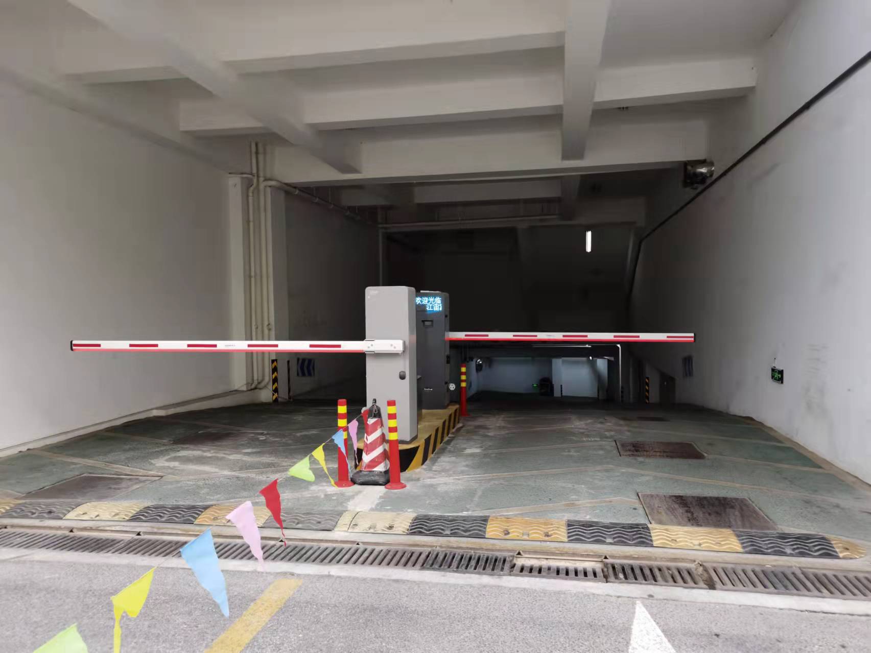 德亞地庫(kù)停車場(chǎng)改造后