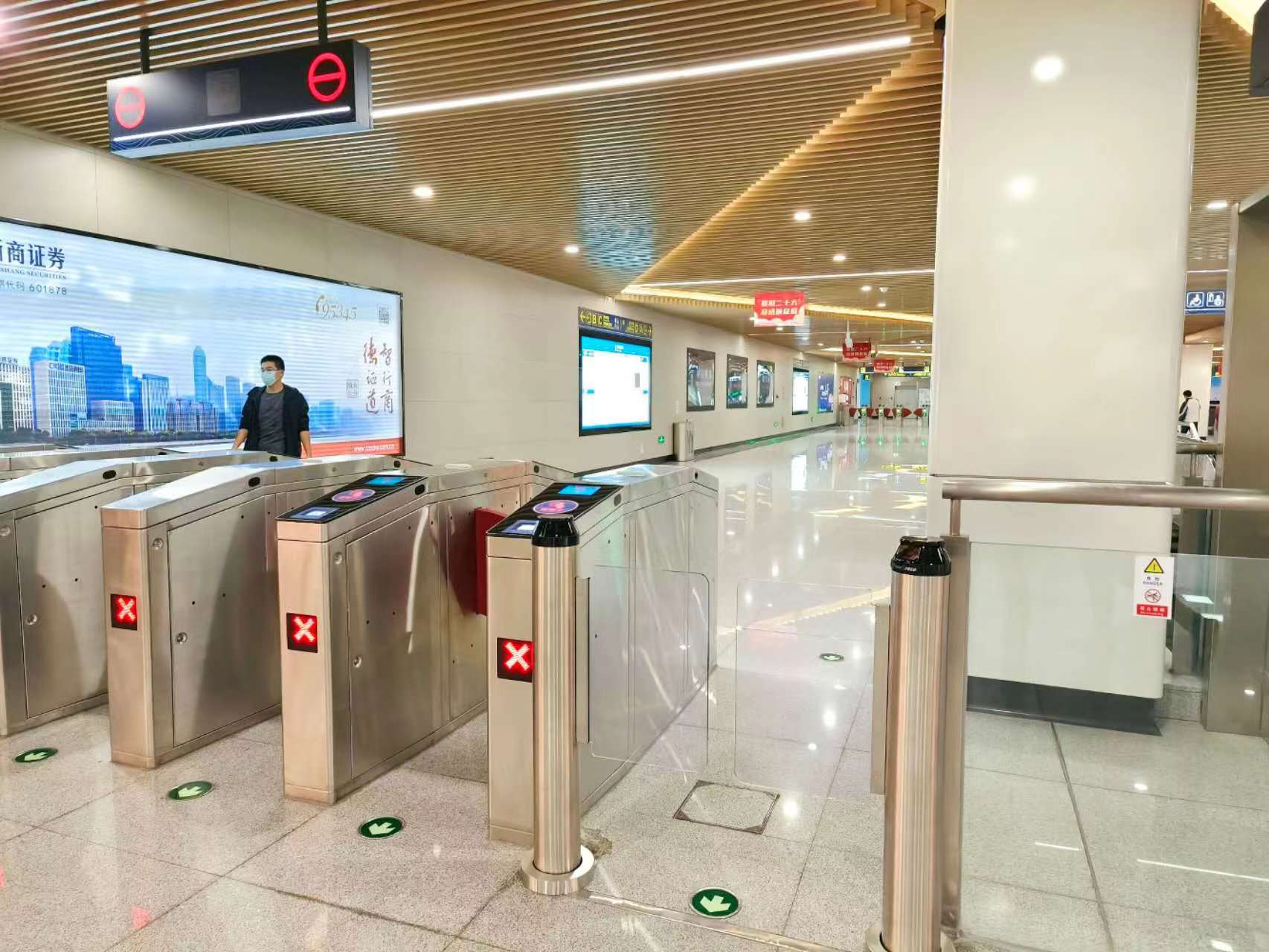 德亞人臉識(shí)別閘機(jī)