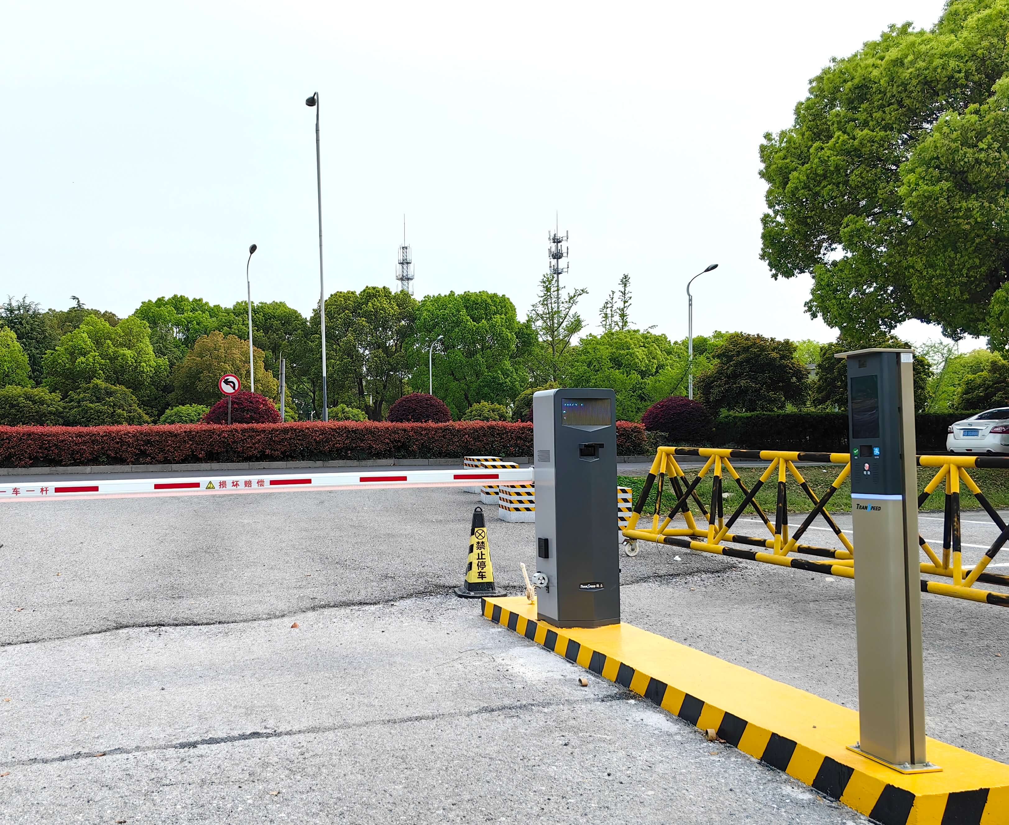 城市學(xué)院出口繳費(fèi)設(shè)備TPT10B